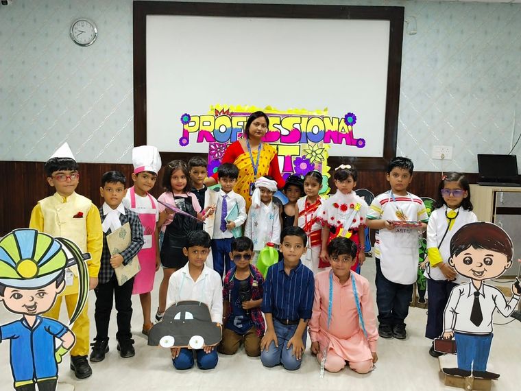 KG Section Professional Visit Activities at Sunbeam School Ballia — photograph 4 of 19