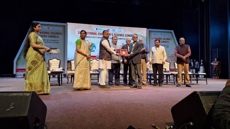 Today was an eventful day for our young scientists! They attended the Valedictory Program at Sunbeam School Ballia — photograph 7 of 16