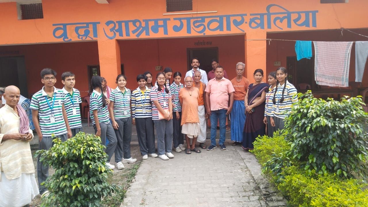 Today, as part of our AFS curriculum, our students visited an old age home at Sunbeam School Ballia