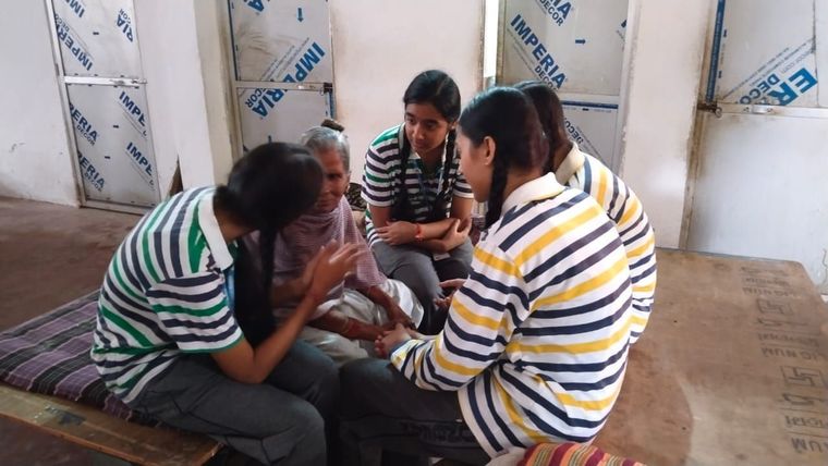 Today, as part of our AFS curriculum, our students visited an old age home at Sunbeam School Ballia — photograph 2 of 11