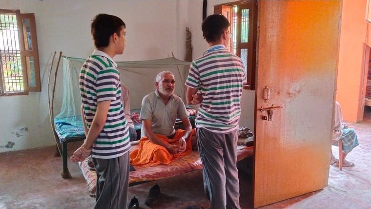 Today, as part of our AFS curriculum, our students visited an old age home at Sunbeam School Ballia — photograph 4 of 11