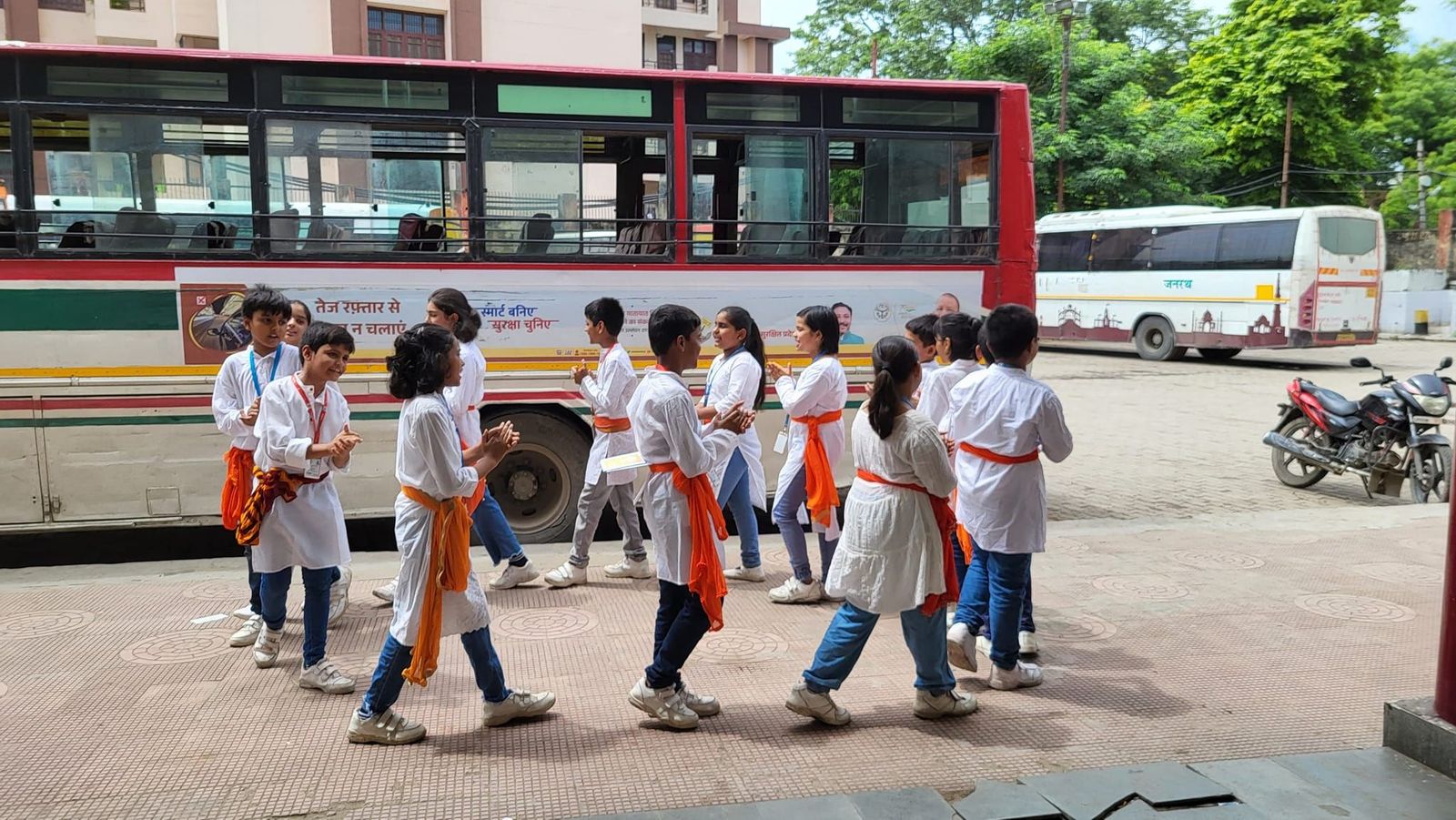 Students of class IV and V participated in a nukkad natak (street play) organized by our school… at Sunbeam School Ballia
