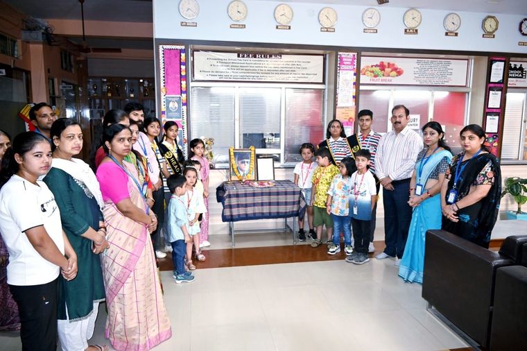 Solemn tribute to Dr. Amrit Lal 'Ishrat' Madhok at Sunbeam School Ballia — photograph 5 of 8