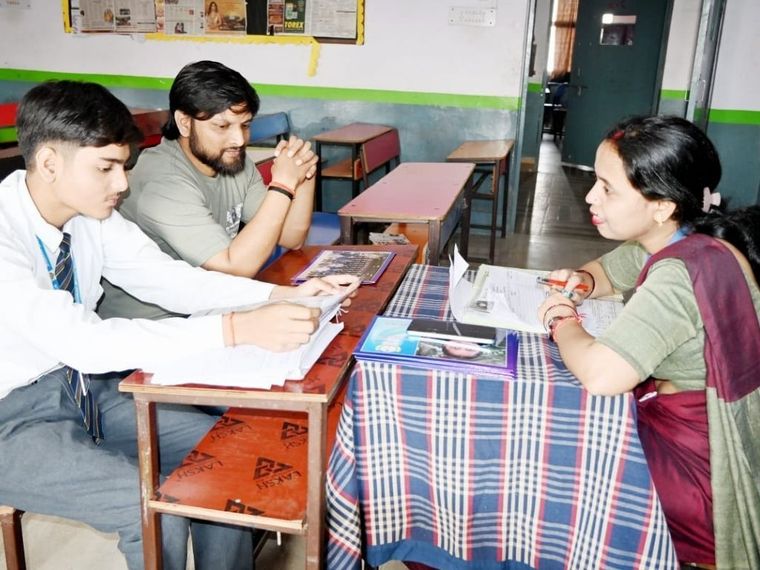 Report Card Distribution Day at Sunbeam School Ballia at Sunbeam School Ballia — photograph 4 of 33