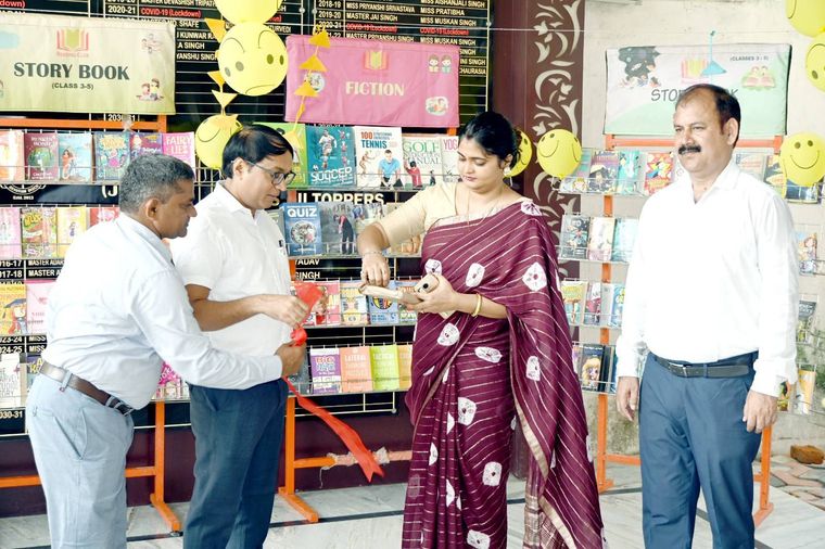 We are delighted to host the Reading Carnival – Book Fair, a celebration of books, stories at Sunbeam School Ballia — photograph 12 of 17