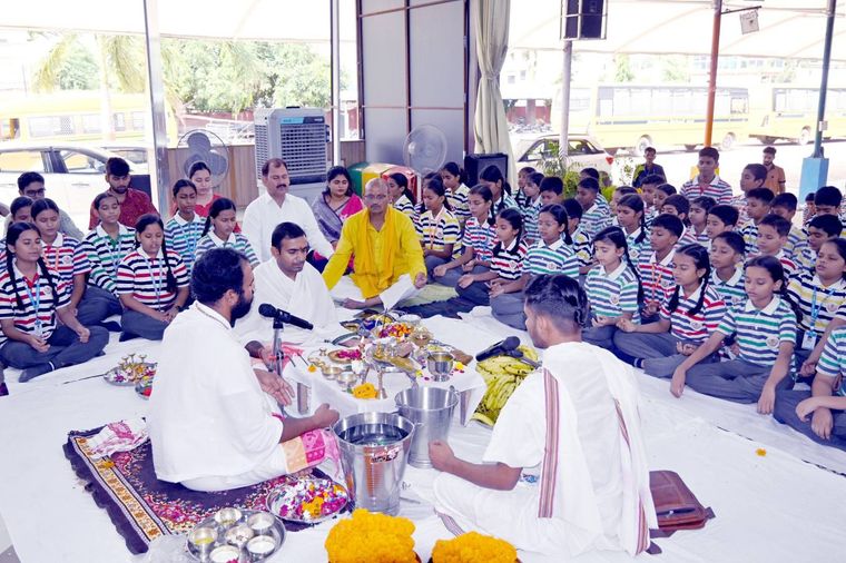 Rudra Abhishek Puja at Sunbeam Ballia at Sunbeam School Ballia — photograph 9 of 15