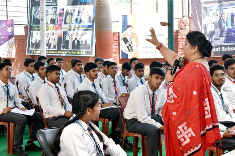 a wonderful session was conducted by Mrs. Salony Priya at Sunbeam School Ballia — photograph 6 of 11