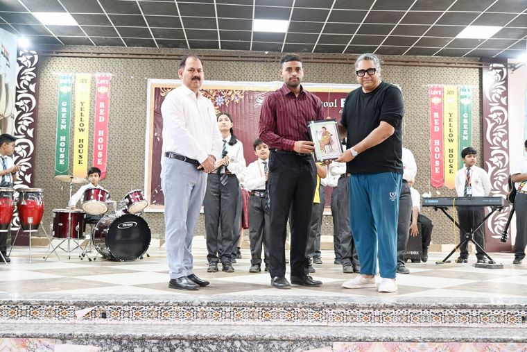 We were honoured to have Kartik Bajoria, Co-Founder of Driveway Devi at Sunbeam School Ballia — photograph 11 of 11