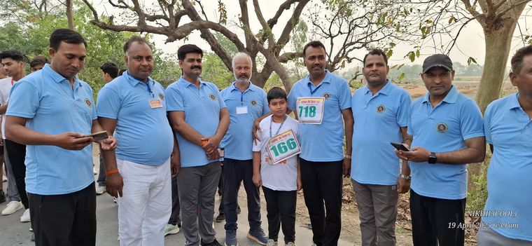 Our students enthusiastically participated in the 6th Chandrashekhar Half Marathon at Sunbeam School Ballia — photograph 2 of 8