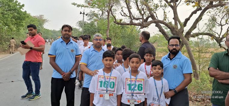 Our students enthusiastically participated in the 6th Chandrashekhar Half Marathon at Sunbeam School Ballia — photograph 4 of 8