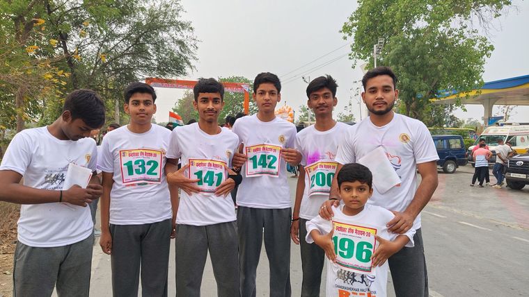 Our students enthusiastically participated in the 6th Chandrashekhar Half Marathon at Sunbeam School Ballia — photograph 7 of 8