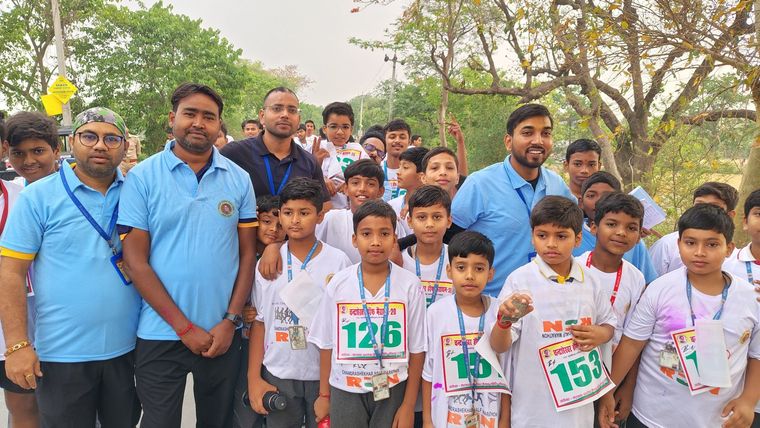 Our students enthusiastically participated in the 6th Chandrashekhar Half Marathon at Sunbeam School Ballia — photograph 6 of 8