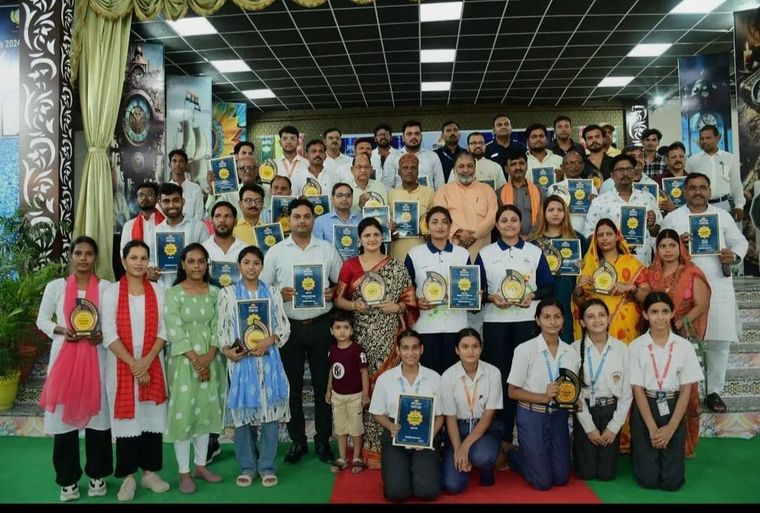 Our students were honoured in the prestigious Shiromani Samman held today in our school by Dainik… at Sunbeam School Ballia — photograph 3 of 5