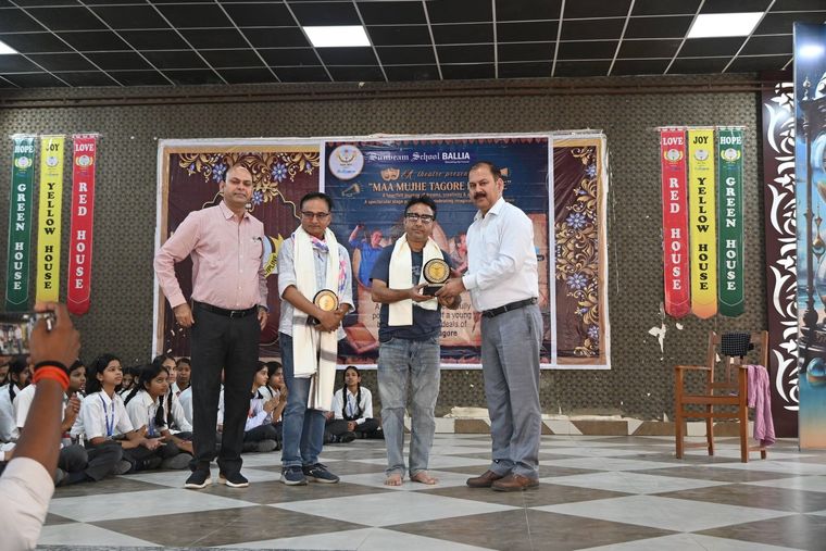 A theatre presentation, “Maa Mujhe Tagore Bana De” by artist Lucky Jee Gupta (Jammu) at Sunbeam School Ballia — photograph 6 of 6
