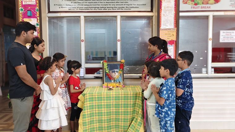 Sunbeam School Ballia solemnly observed the death anniversary of Dr. Amrit Lal ‘Ishrat’ Madhok Ji at Sunbeam School Ballia — photograph 4 of 5