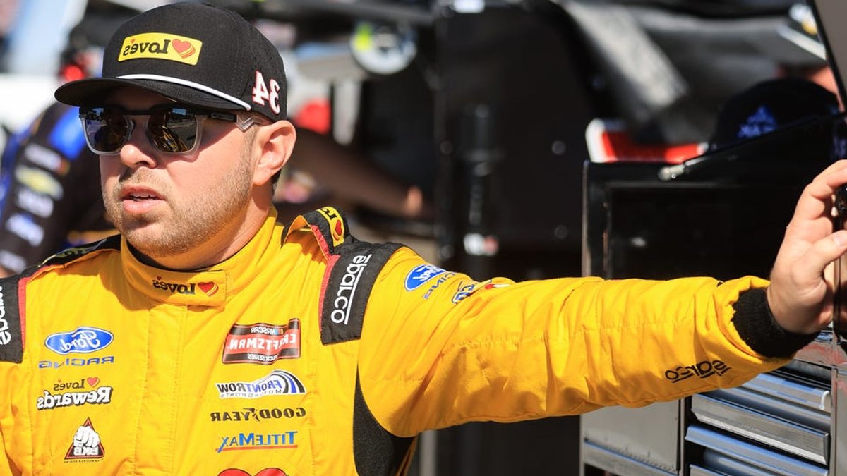 Honeycutt Leads Riggs in Truck Series - nascar truck