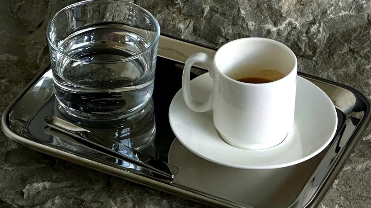 Restaurant chain adopts raw rocks as design centerpiece - raw rock restaurant design