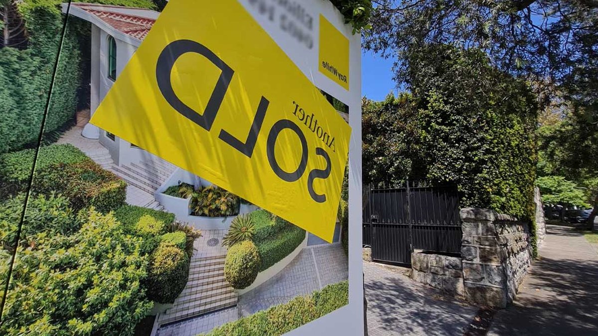Australian Auction Clearance Rates Drop Despite Volume Rise - auction clearance