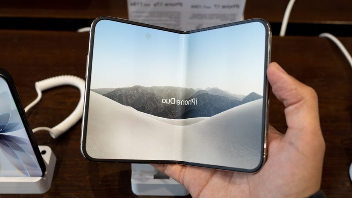 iPhone Duo screens cracking for some users - iphone duo