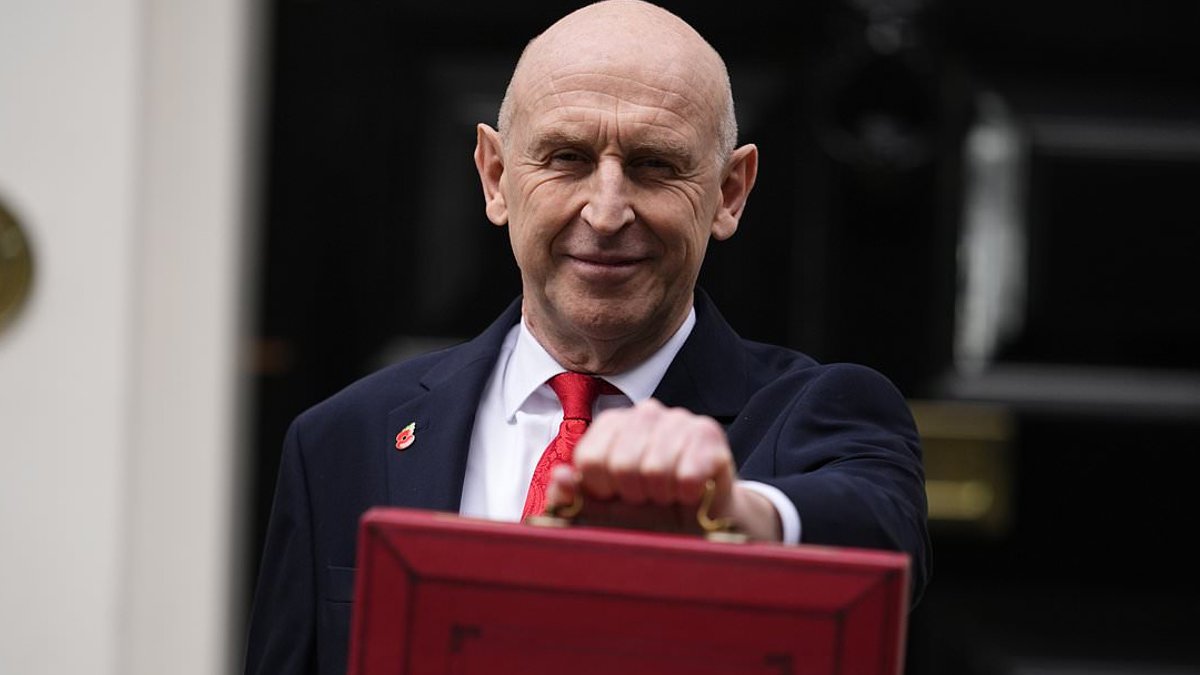UK Taxpayers Face £850bn Interest Bill Amid Soaring Debt - taxpayers face