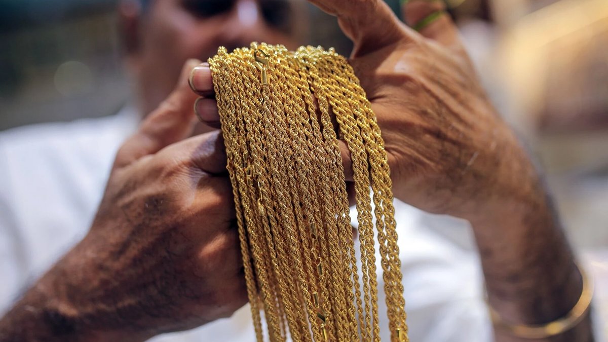 Indian Jewelers Wait to Buy Gold Amid Price Drop Hopes Indian Jewelers Wait to Buy Gold Amid Price Drop Hopes - indian jewelers gold