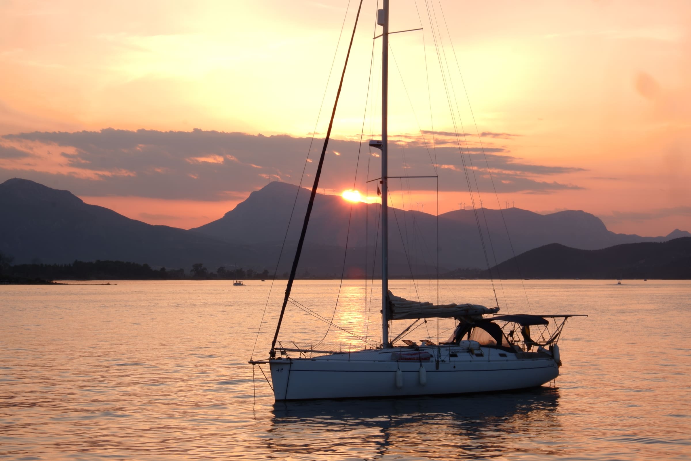 how much does a sailing trip cost, yacht charter cost factors, crewed vs bareboat charter, sailing trip budget