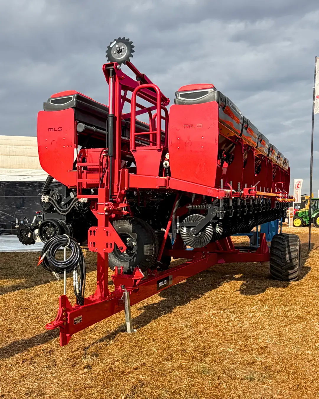 Sembradora Autotrailer nueva de 43 surcos