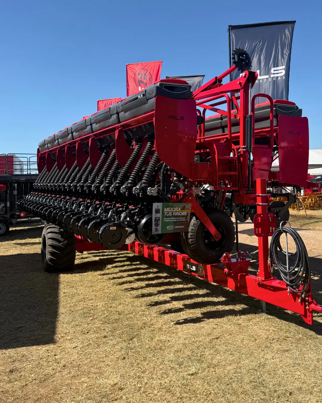 Sembradora Autotrailer nueva de 43 surcos