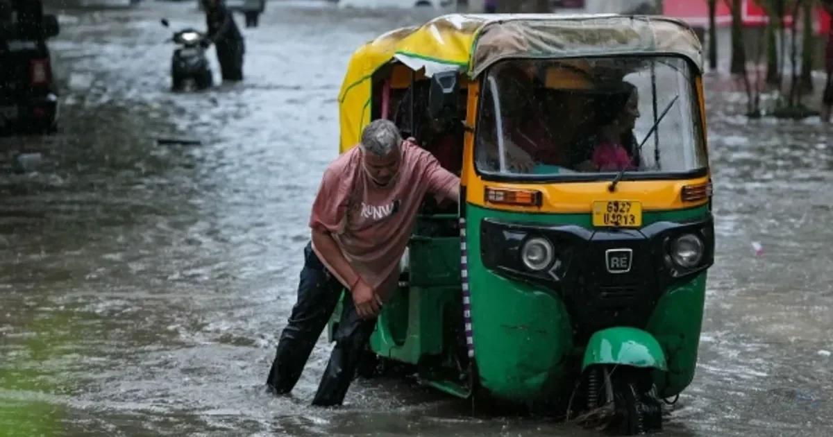 بھارت؛ اترپردیش میں شدید بارش، 56 افراد ہلاک