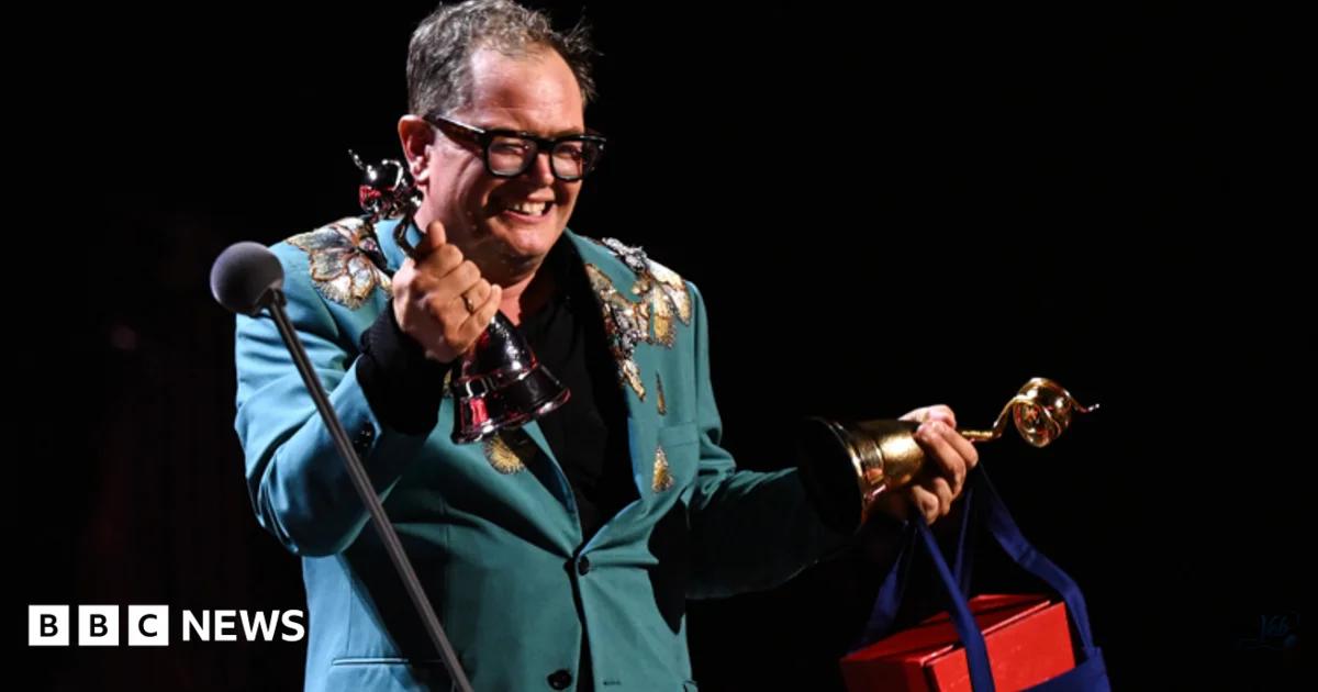 Alan Carr holds back tears on special night at National Tele