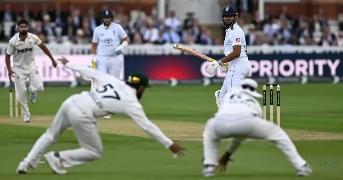 Four-wicket Robinson stars as Pakistan collapse in second Te