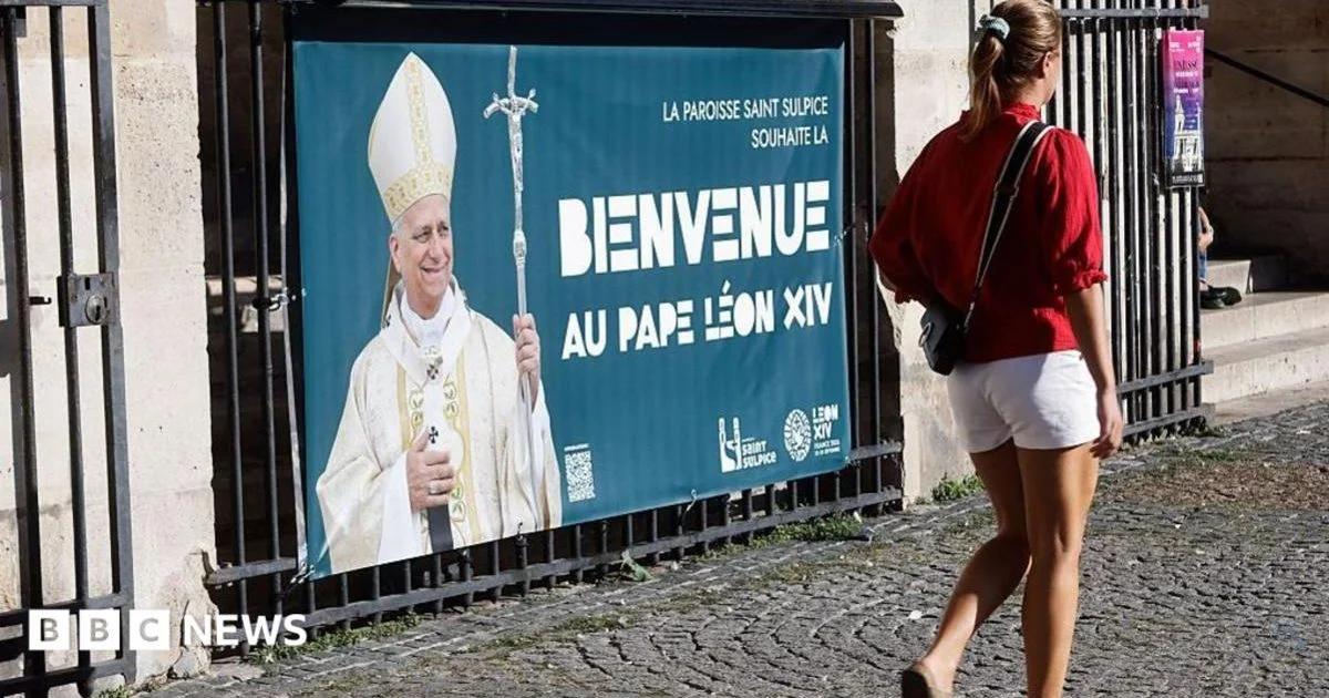 Hundreds of thousands expected in Paris for Pope's visit