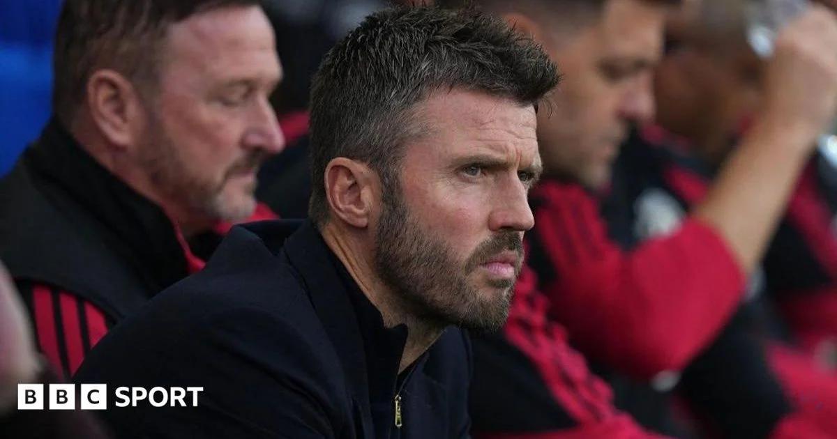 Neville calls Man Utd 'pathetic' - but Carrick maintains bel