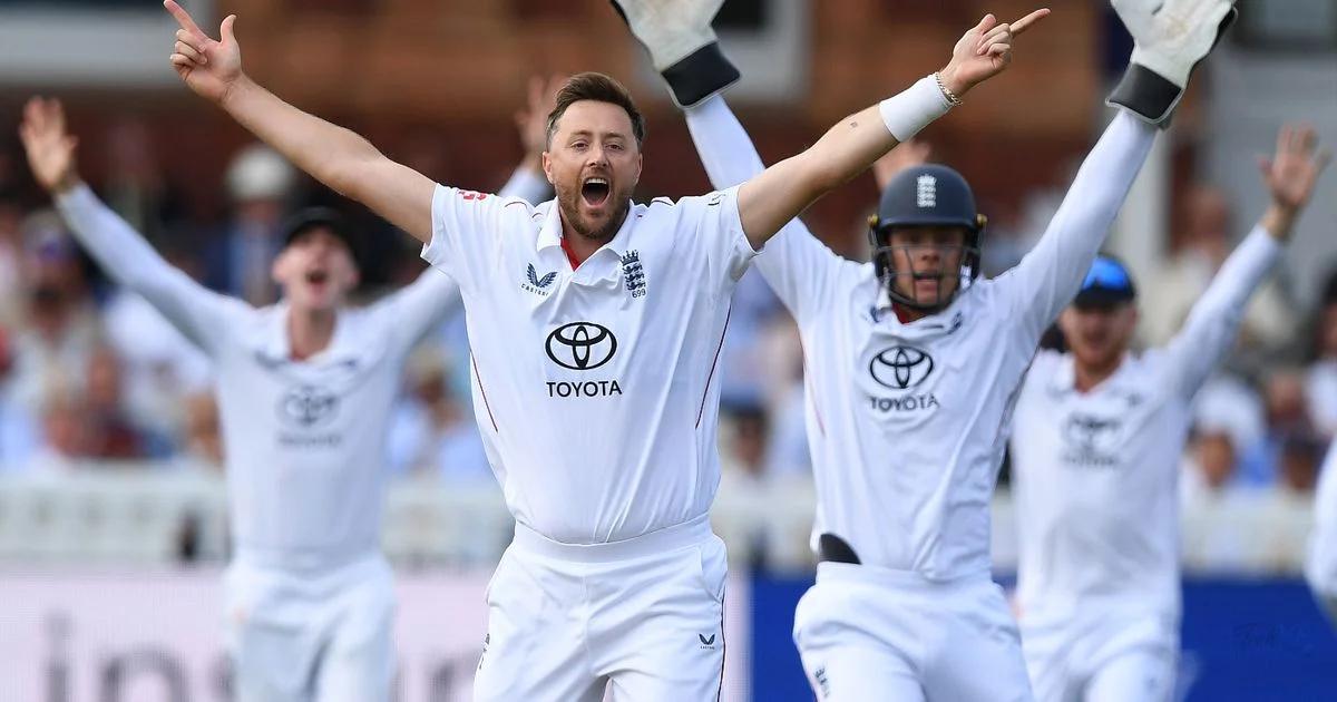 Robinson leads dominant seam display as England seal series