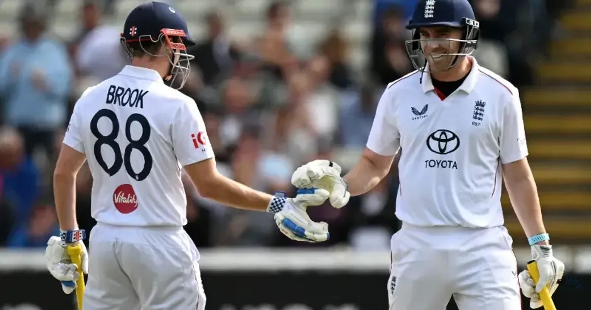 England dominate Pakistan, close in on Test series sweep