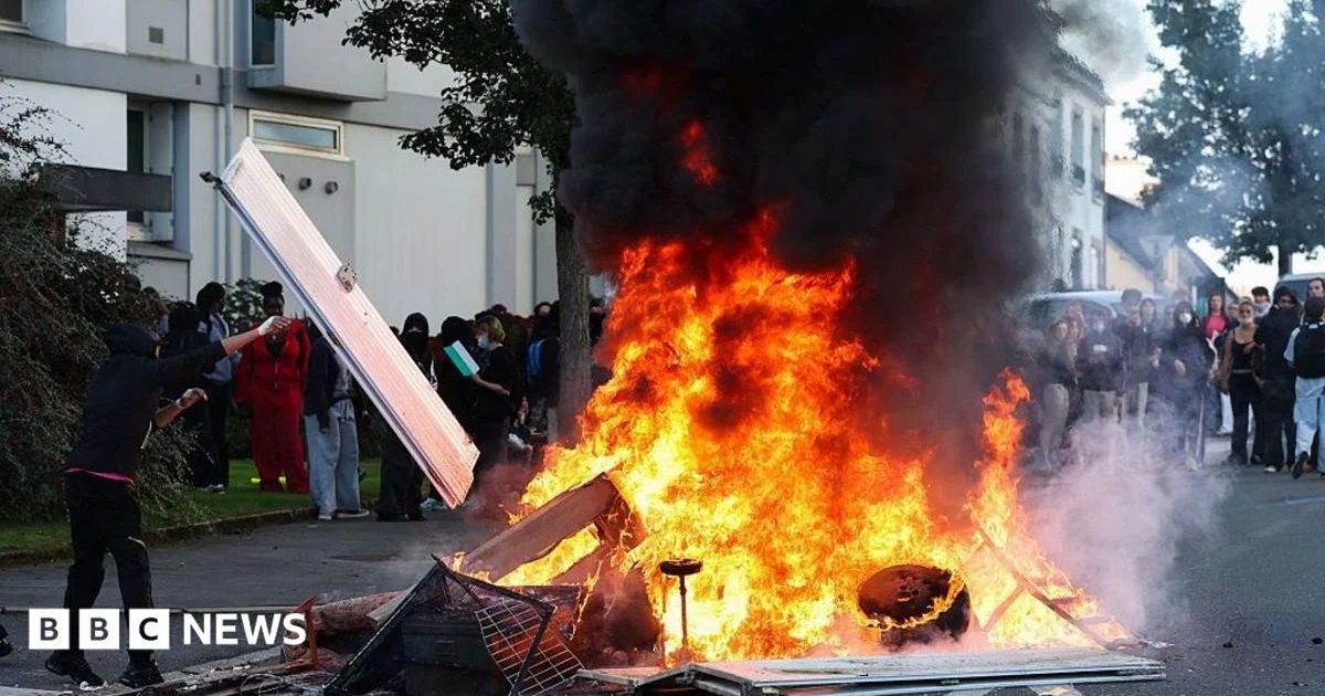 Riot police clash with students as education protests rage i