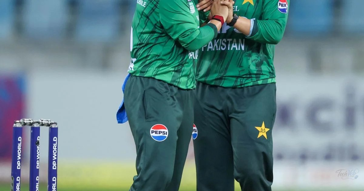 Sandhu's 6 for 7 seals Pakistan's semi-final spot