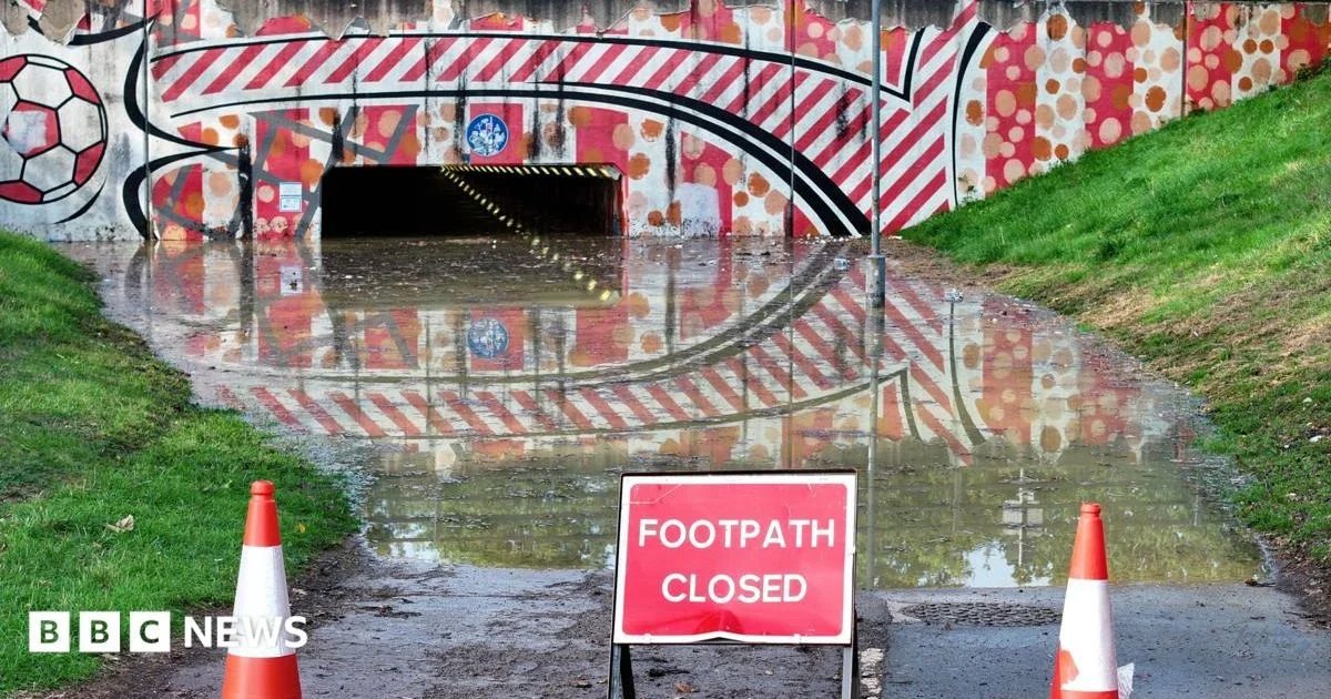 Thousands without water and roads closed after burst pipe