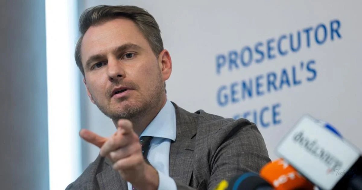 Ukraine's chief prosecutor resigns over call centre corrupti