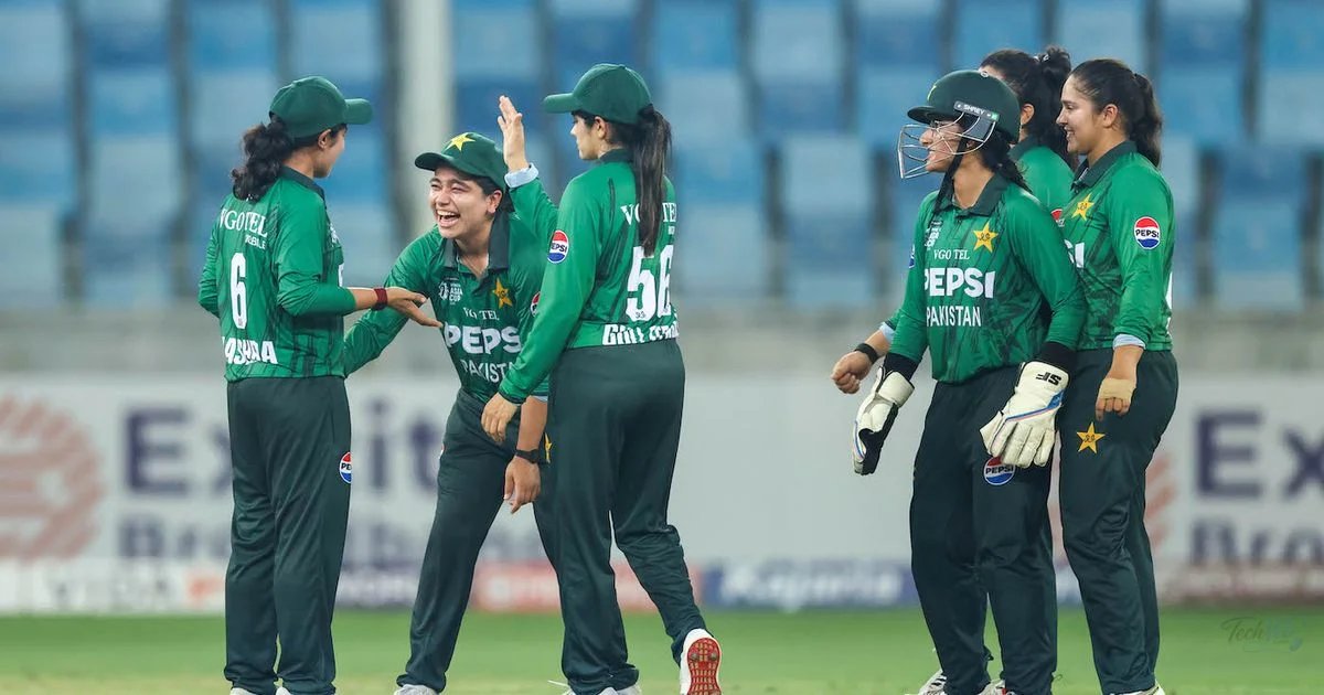 Unchanged Pakistan bat with a chance to seal semi-final spot