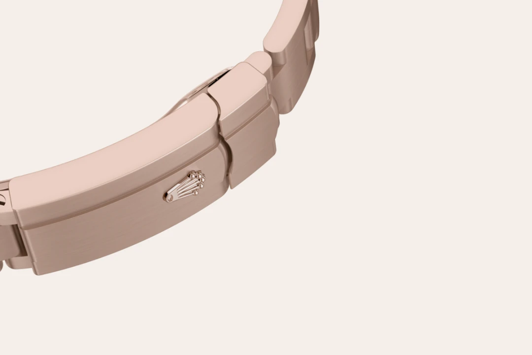 Rolex Oyster Perpetual 34
 in 18 ct Everose gold, M124205-0002 - Bucherer