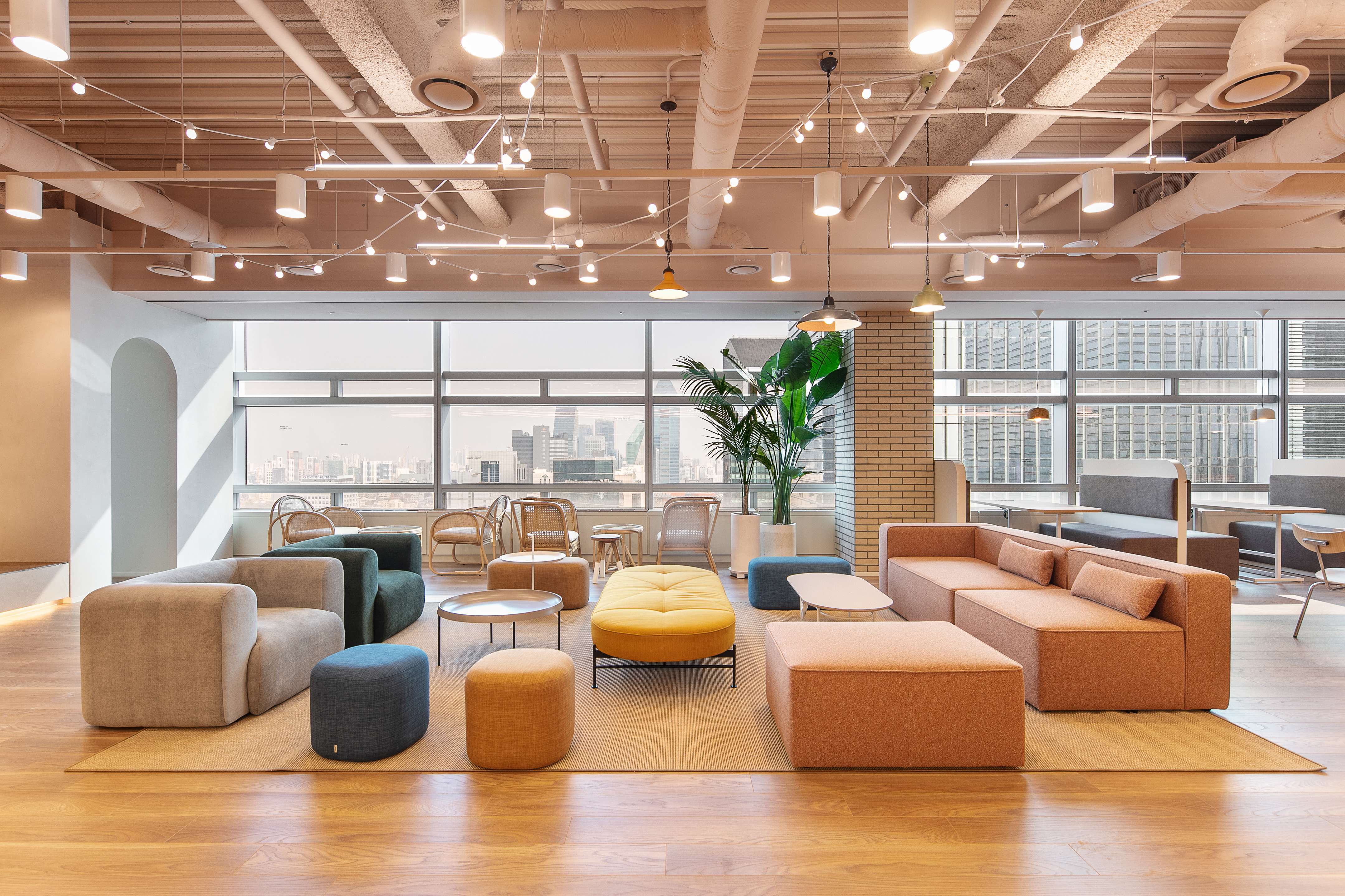 오늘의집 사무실에는 11개의 집이 있다구요? 랜선집들이 보러 오세요 🙌