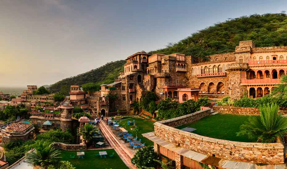 Neemrana fort