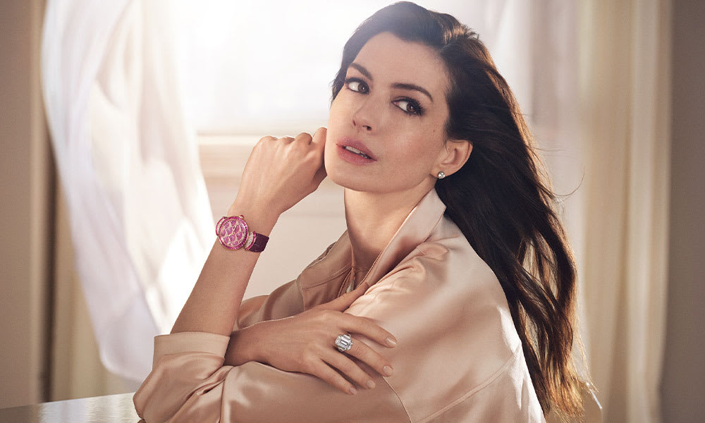 Anne Hathaway wearing the Divas’ Dream watch with pink sapphires and close-up of the same watch.