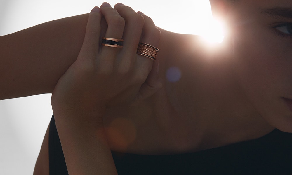 Model wearing the new B.zero1 rose gold rings, close up.
