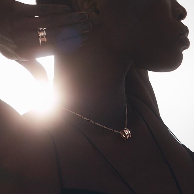 A model wearing Bzero1 ring and necklace in rose gold, creative shot.