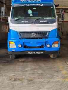 BharatBenz 1617 Images