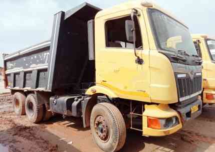 Mahindra Blazo 25 Images