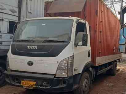 Tata 1012 Images