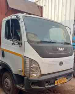 Tata Ultra 1012 Images